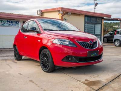 Lancia Ypsilon 1.0 firefly hybrid Silver s&s 70cv Rosso usata Ispica Lancia Ypsilon 1.0 firefly hybrid Silver s&s 70cv Rosso usata Ispica