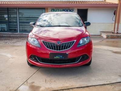Lancia Ypsilon 1.0 firefly hybrid Silver s&s 70cv Rosso usata Ispica