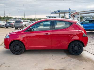Lancia Ypsilon 1.0 firefly hybrid Silver s&s 70cv Rosso usata Ispica