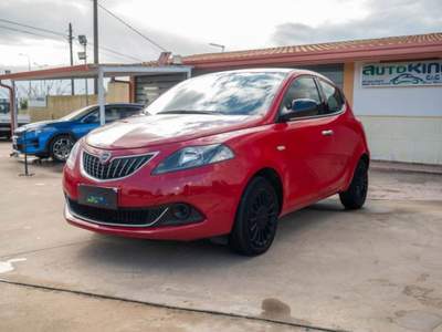 Lancia Ypsilon 1.0 firefly hybrid Silver s&s 70cv Rosso usata Ispica