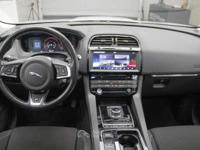 Jaguar F-Pace F-Pace 3.0 D V6 300 Cv Awd Aut. R-Sport Argento usata Cassola