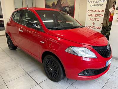 Lancia Ypsilon 1.0 FireFly 5 porte S&S Hybrid Silver Rosso usata Collegno