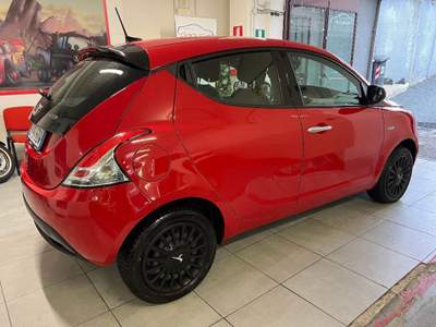 Lancia Ypsilon 1.0 FireFly 5 porte S&S Hybrid Silver Rosso usata Collegno