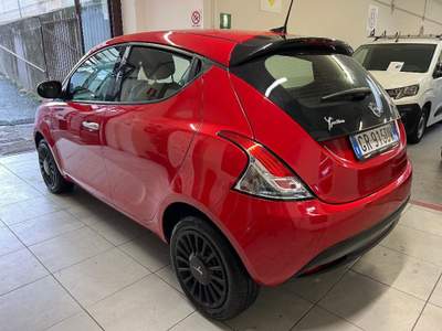 Lancia Ypsilon 1.0 FireFly 5 porte S&S Hybrid Silver Rosso usata Collegno