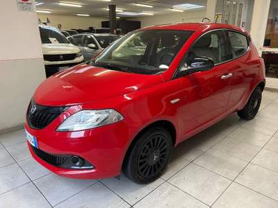 Lancia Ypsilon 1.0 FireFly 5 porte S&S Hybrid Silver Rosso usata Collegno