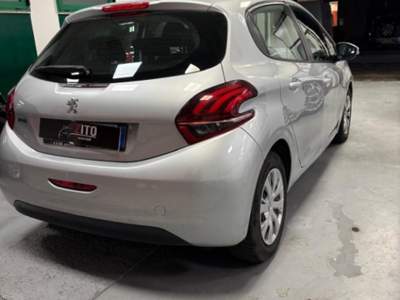 Peugeot 208 1° serie BlueHDi 75 5 porte Allure Grigio usata Modena