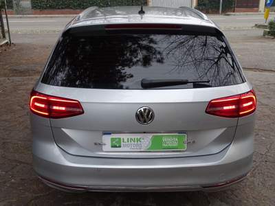 Volkswagen Passat Variant 2.0 TDI 150cv Executive Argento usata Castel Maggiore