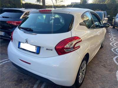Peugeot 208 1.2 VTi 82 CV 3p. Allure Bianco usata ANGRI