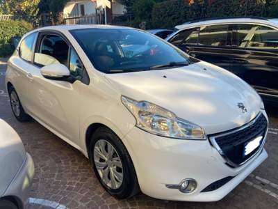 Peugeot 208 1.2 VTi 82 CV 3p. Allure Bianco usata ANGRI