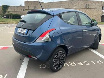 Lancia Ypsilon 1.0 FireFly 5 porte S&S Hybrid Gold Blu/Azzurro usata Civitavecchia