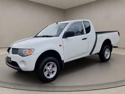 Mitsubishi L200 2.5 DI-D/136CV Club Cab Invite Bianco usata Tertenia
