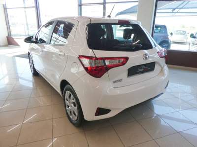 Toyota Yaris 1.0 Comfort 72 Cv 5p. my18 - OK NEOPATENTATI Bianco usata Boves