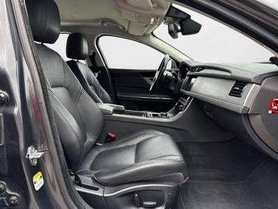 Jaguar XE 2.0 D 180 CV aut. Prestige Grigio usata Monteriggioni