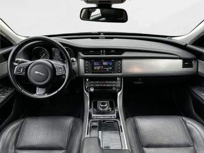 Jaguar XE 2.0 D 180 CV aut. Prestige Grigio usata Monteriggioni