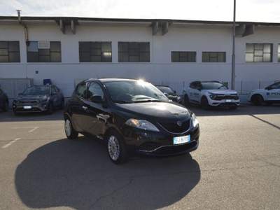 Lancia Ypsilon 1.2 69 CV 5 porte Gold Nero usata Fondi