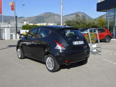 Lancia Ypsilon 1.2 69 CV 5 porte Gold Nero usata Fondi