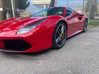 Ferrari 488 vettura tenuta maniacalmente , tagliandi ufficiali Ferrari . Rosso usata POTENZA