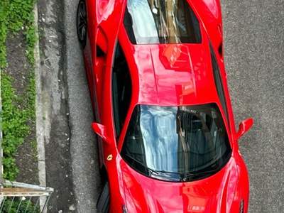 Ferrari 488 vettura tenuta maniacalmente , tagliandi ufficiali Ferrari . Rosso usata POTENZA