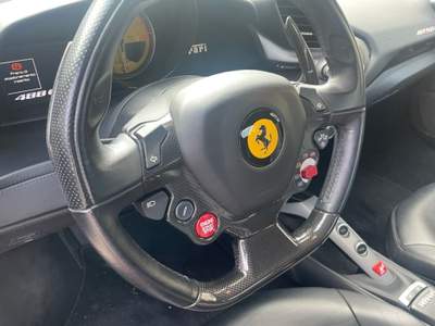 Ferrari 488 vettura tenuta maniacalmente , tagliandi ufficiali Ferrari . Rosso usata POTENZA
