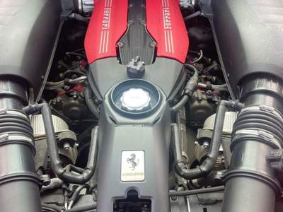 Ferrari 488 vettura tenuta maniacalmente , tagliandi ufficiali Ferrari . Rosso usata POTENZA