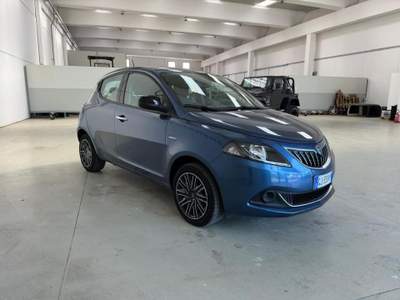 Lancia Ypsilon 1.0 FireFly 5 porte S&S Hybrid Silver Blu/Azzurro usata Valledoria