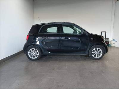 Smart ForFour 70 1.0 Passion Nero usata Magenta