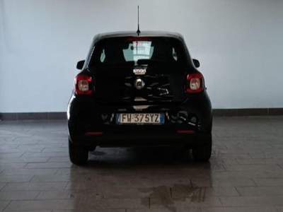 Smart ForFour 70 1.0 Passion Nero usata Magenta
