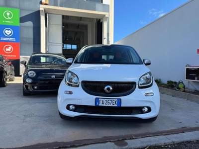 Smart ForFour 70 1.0 twinamic Passion Bianco usata Melpignano