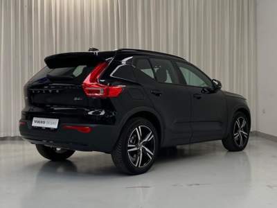 Volvo XC40 B4 AWD Geartronic R-design Nero usata Saronno