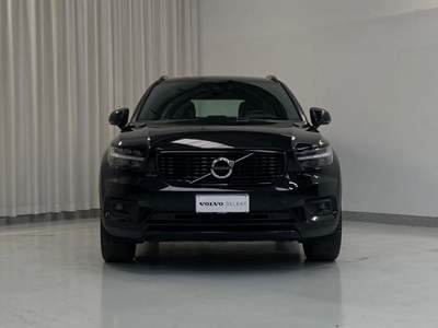 Volvo XC40 B4 AWD Geartronic R-design Nero usata Saronno