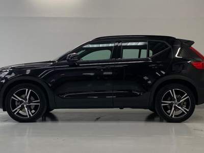 Volvo XC40 B4 AWD Geartronic R-design Nero usata Saronno