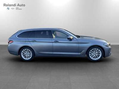 BMW Serie 5 524d d Touring mhev 48V Luxury auto Grigio usata Casale Monferrato