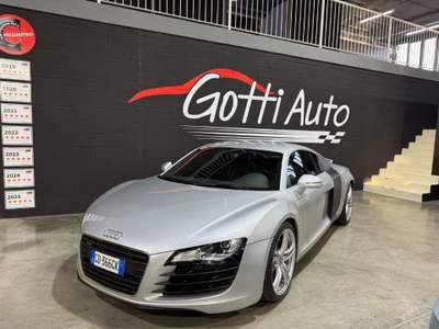 Audi R8 4.2 V8 FSI QUATTRO R TRONIC Grigio usata San Paolo d'Argon Audi R8 4.2 V8 FSI QUATTRO R TRONIC Grigio usata San Paolo d'Argon