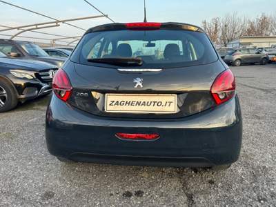Peugeot 208 1,2 PureTech 82 CV 5 porte -OK NEOPATENTATI-EURO 6 Nero usata Roburent