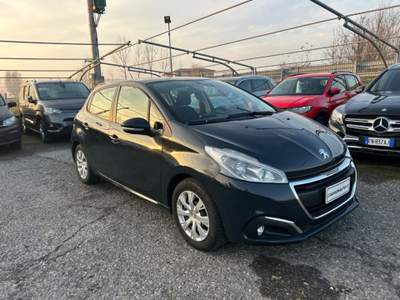 Peugeot 208 1,2 PureTech 82 CV 5 porte -OK NEOPATENTATI-EURO 6 Nero usata Roburent