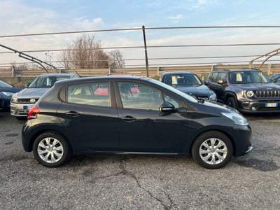 Peugeot 208 1,2 PureTech 82 CV 5 porte -OK NEOPATENTATI-EURO 6 Nero usata Roburent