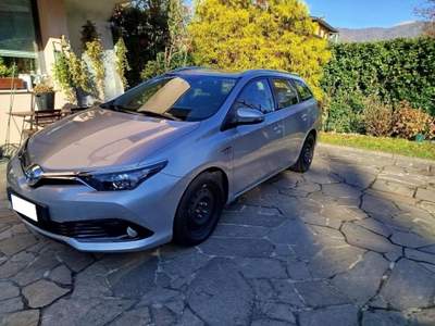 Toyota Auris 1.8 Hybrid Argento usata COMO