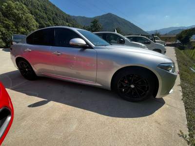 Alfa Romeo Giulia Rosso Edizione - auto pari al nuovo Argento usata Ardesio