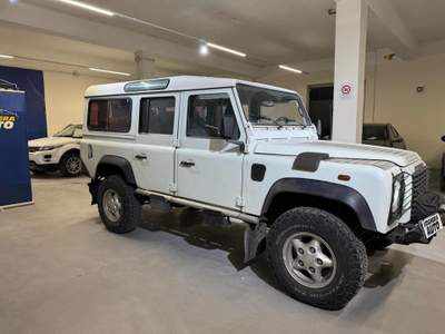 Land Rover Defender 110 2.5 Td5 cat S.W. SE Bianco usata Rivanazzano Terme