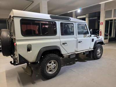Land Rover Defender 110 2.5 Td5 cat S.W. SE Bianco usata Rivanazzano Terme
