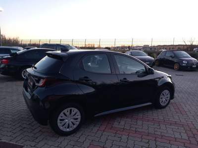 Toyota Yaris 1.5h Active ADATTA X NEOPATENTATI Nero usata Abbiategrasso