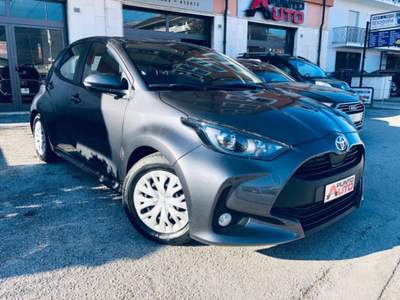 Toyota Yaris 1.5 Hybrid 5 porte DYNAMIC Business Grigio usata Isernia