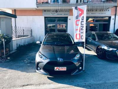 Toyota Yaris 1.5 Hybrid 5 porte DYNAMIC Business Grigio usata Isernia