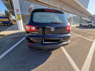 Volkswagen Tiguan 2.0 16V TDI DPF tiptronic Track & Field (28°) Nero usata Milano