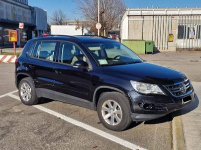 Volkswagen Tiguan 2.0 16V TDI DPF tiptronic Track & Field (28°) Nero usata Milano