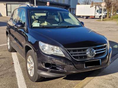 Volkswagen Tiguan 2.0 16V TDI DPF tiptronic Track & Field (28°) Nero usata Milano