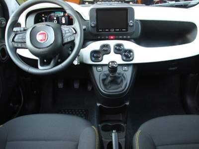 Fiat Panda 1.0 S&S Hybrid Pandina CROSS Giallo usata Bernalda