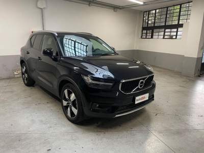 Volvo XC40 B4 AWD Geartronic Momentum Nero usata Milano