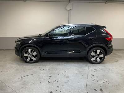Volvo XC40 B4 AWD Geartronic Momentum Nero usata Milano