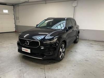 Volvo XC40 B4 AWD Geartronic Momentum Nero usata Milano